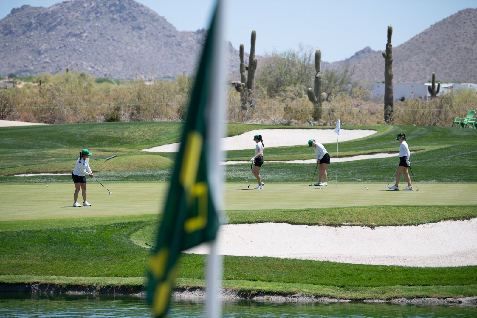 全美排名第二的奧瑞岡大學校隊賽前在比賽球場練習。(圖 / Oregon Women's Golf)