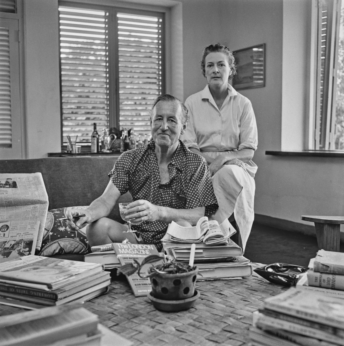 佛萊明偕妻子在亞買加別墅創作龐德系列小說。
