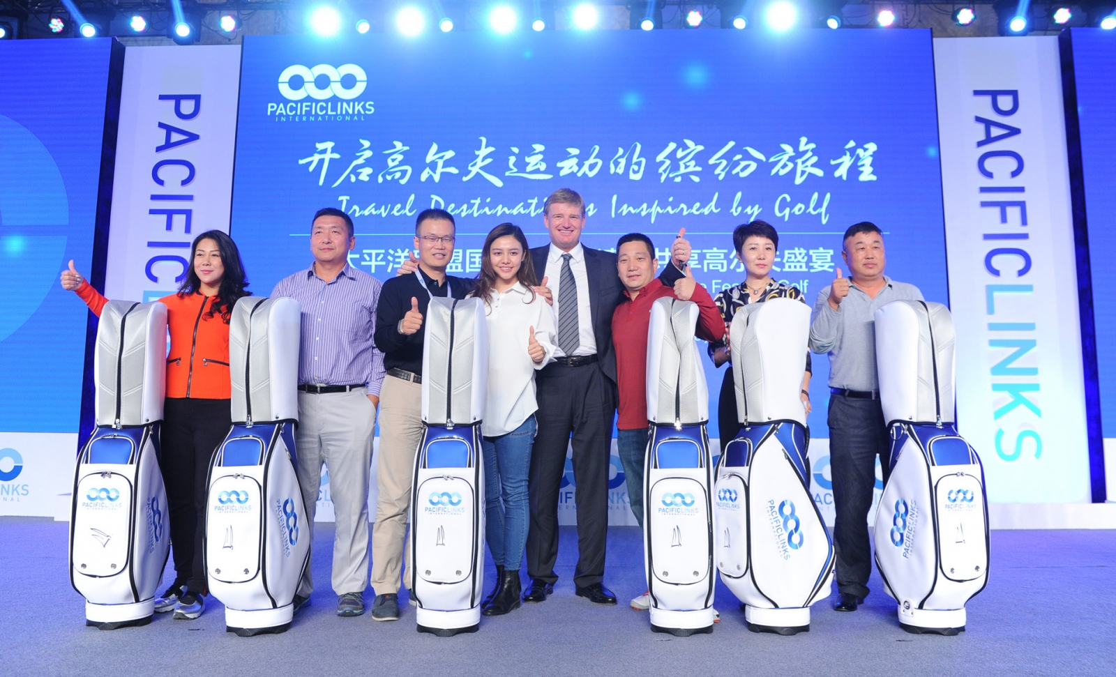 中國大陸高爾夫人口眾多，大平洋聯盟會員人數已突破9,000名。圖為品牌大師南非球星艾爾斯(中)，及太平洋聯盟會員。