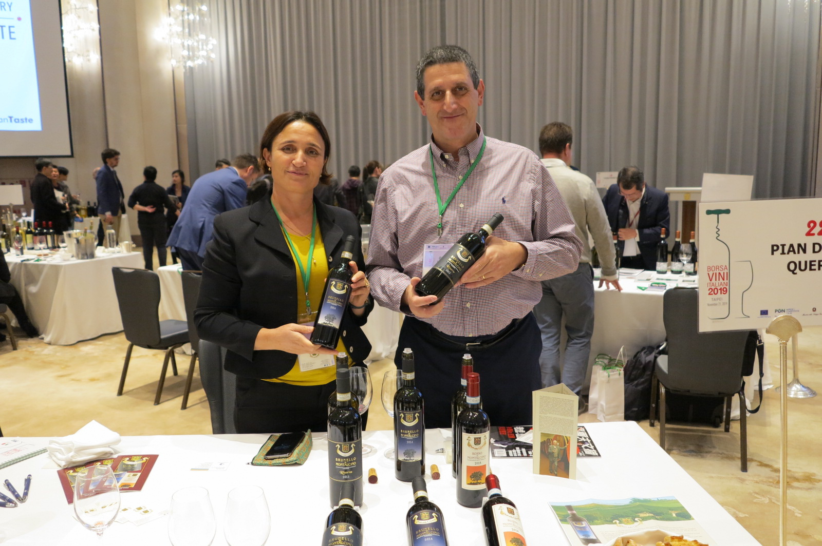 Pian delle Querci酒莊來自義大利中部托斯卡尼(Tuscany)的蒙塔奇諾(Montalcino)，以生產知名的Brunello di Montalcino(BDM)紅酒為主，目前正在尋找台灣市場經銷商。圖為少莊主Angelo Pinti(右)及夫人。