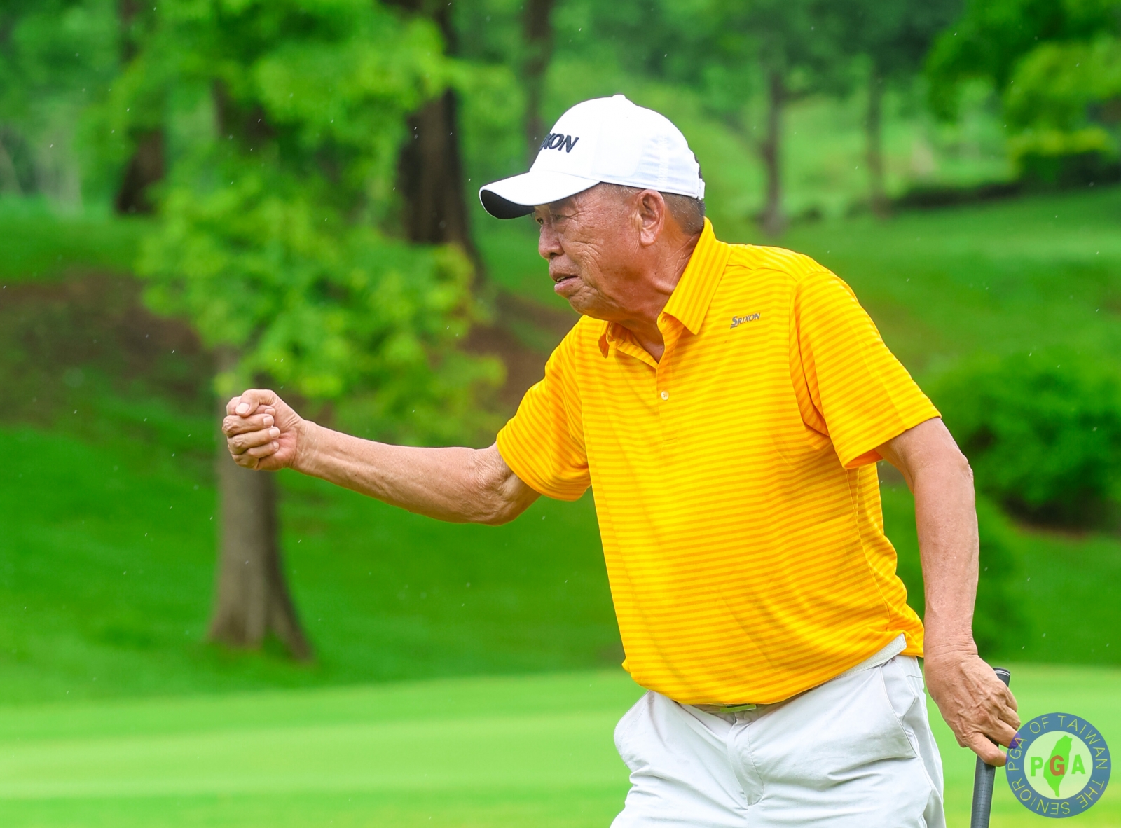 70歲鍾春興最終回以平標準桿完成,兩天-3桿達成七連霸,握拳慶勝
