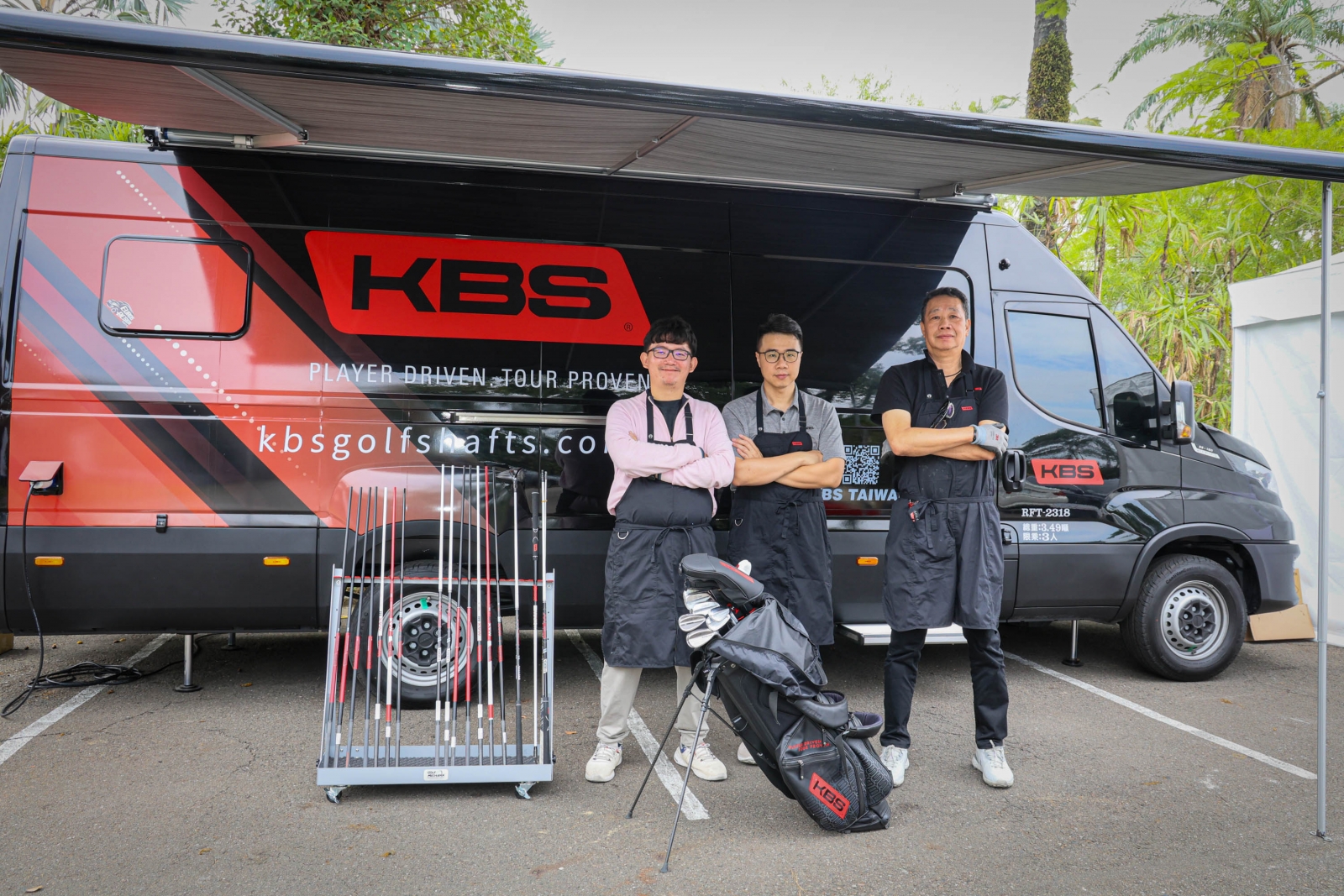 KBS行動工坊及技師也到賽事現場提供選手解決球桿問題(KBS公開賽提供)