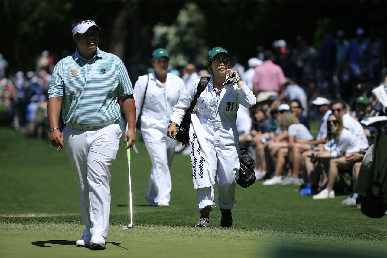 泰國選手Kiradech Moriya由LPGA女將Ariya擔任桿弟