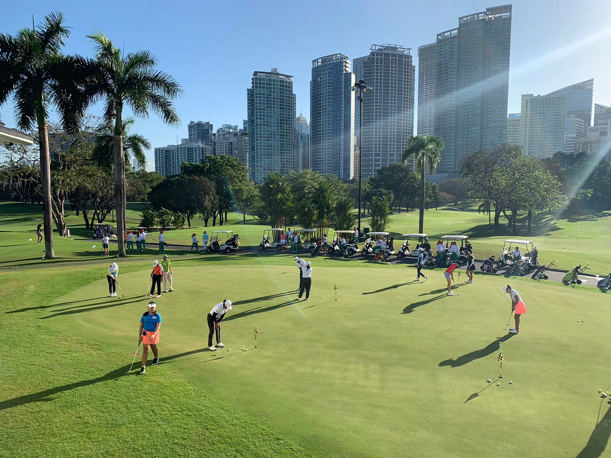 菲律賓女子業餘高爾夫邀請賽在馬尼拉鄉村俱樂部舉行情形。(2019年2月)
