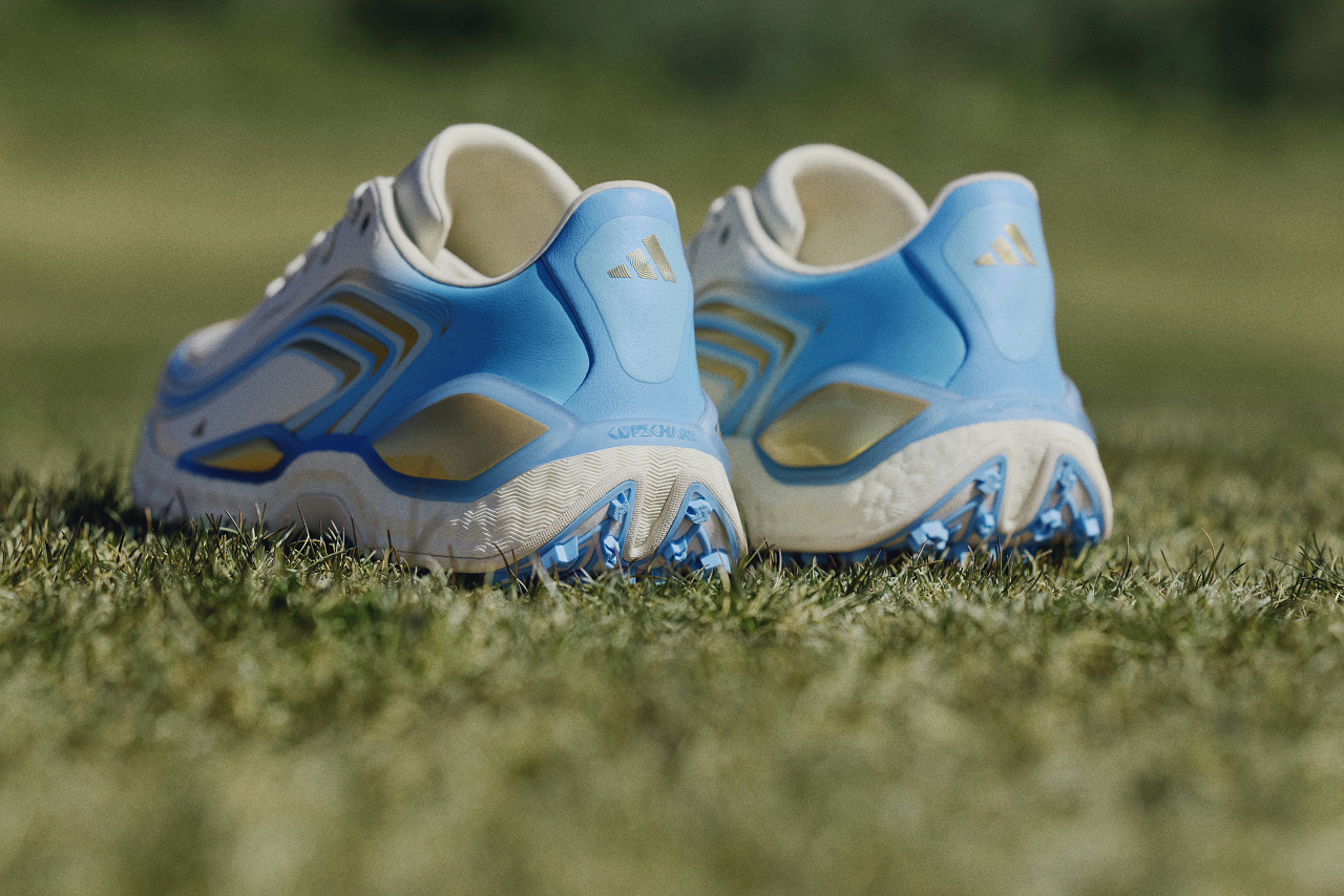 adidas Golf CODECHAOS Messi 限定版高球鞋配置全腳掌 BOOST 緩震科技，提供雙足最最優異的能量回饋。