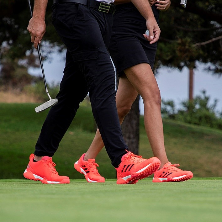 adidas Golf經典鞋款CODECHAOS全新霧粉配色 為高球穿搭注入新活力