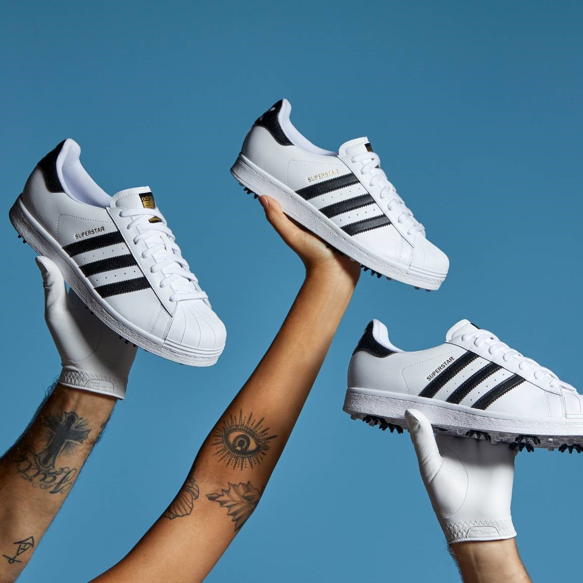 adidas為歡慶Superstar50周年，正式推出專為高球運動所打造的限量Superstar鞋款。