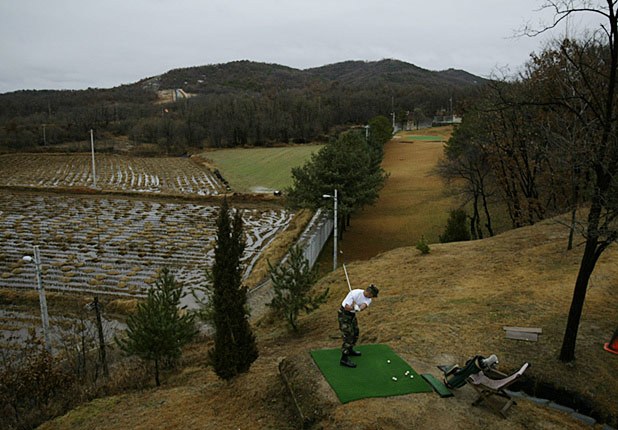 將南、北韓之間的非軍事區當成理想球道。